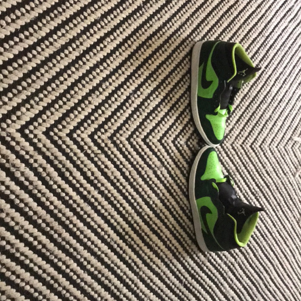 Air Jordan 1 Mid “Hulk”